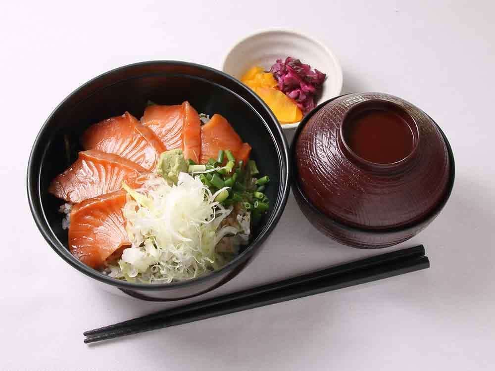 漬けサーモン丼